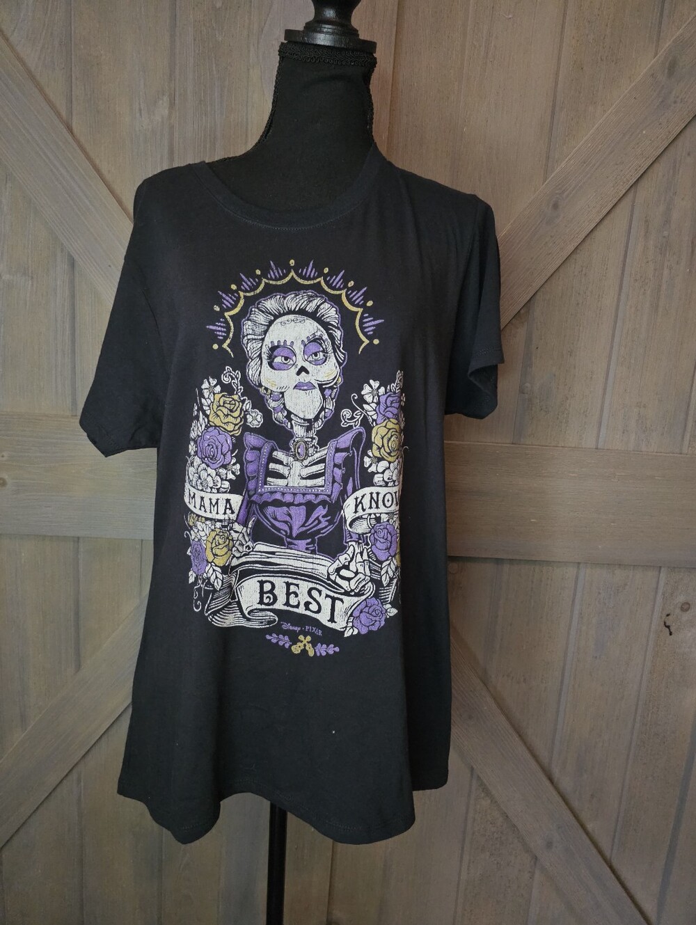 Disney Pixar Coco Mama Knows Best Graphic T-Shirt Women's Large